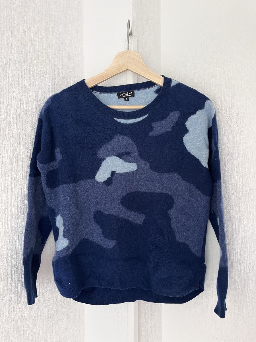 Pullover & Sweatshirts: Estheme Cachemire Pullover blau Camo Muster Grösse S – Gebraucht aus Lausanne von Danash