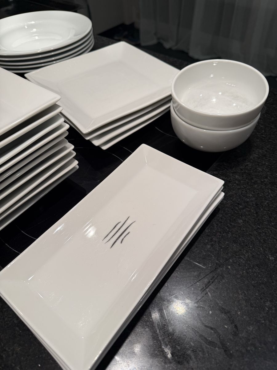 Set di piatti: Geschirr-Set, weiss 40 Stück – Usato da Arbon venduto da DominiqueBergue