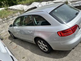 Audi A4 Kombi mit Unfallschaden, als Bastlerfahrzeug!