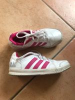 Schicker Mädchenturnschuh von Adidas (Grösse 31)