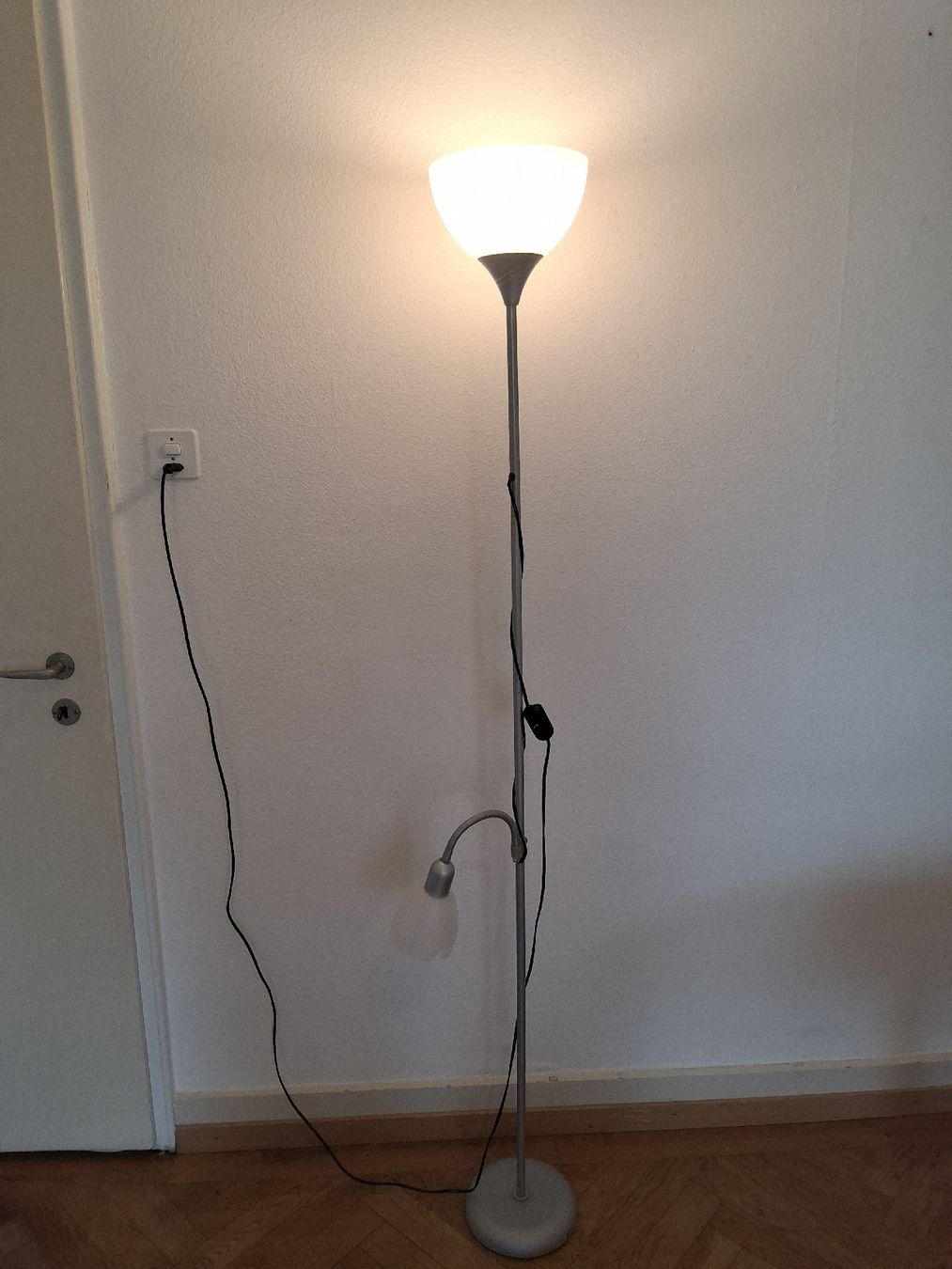Ikea Lampade: IKEA Stehlampe mit Lesearm silber / floor lamp reading arm – Usato da Genève venduto da pab_y8n7