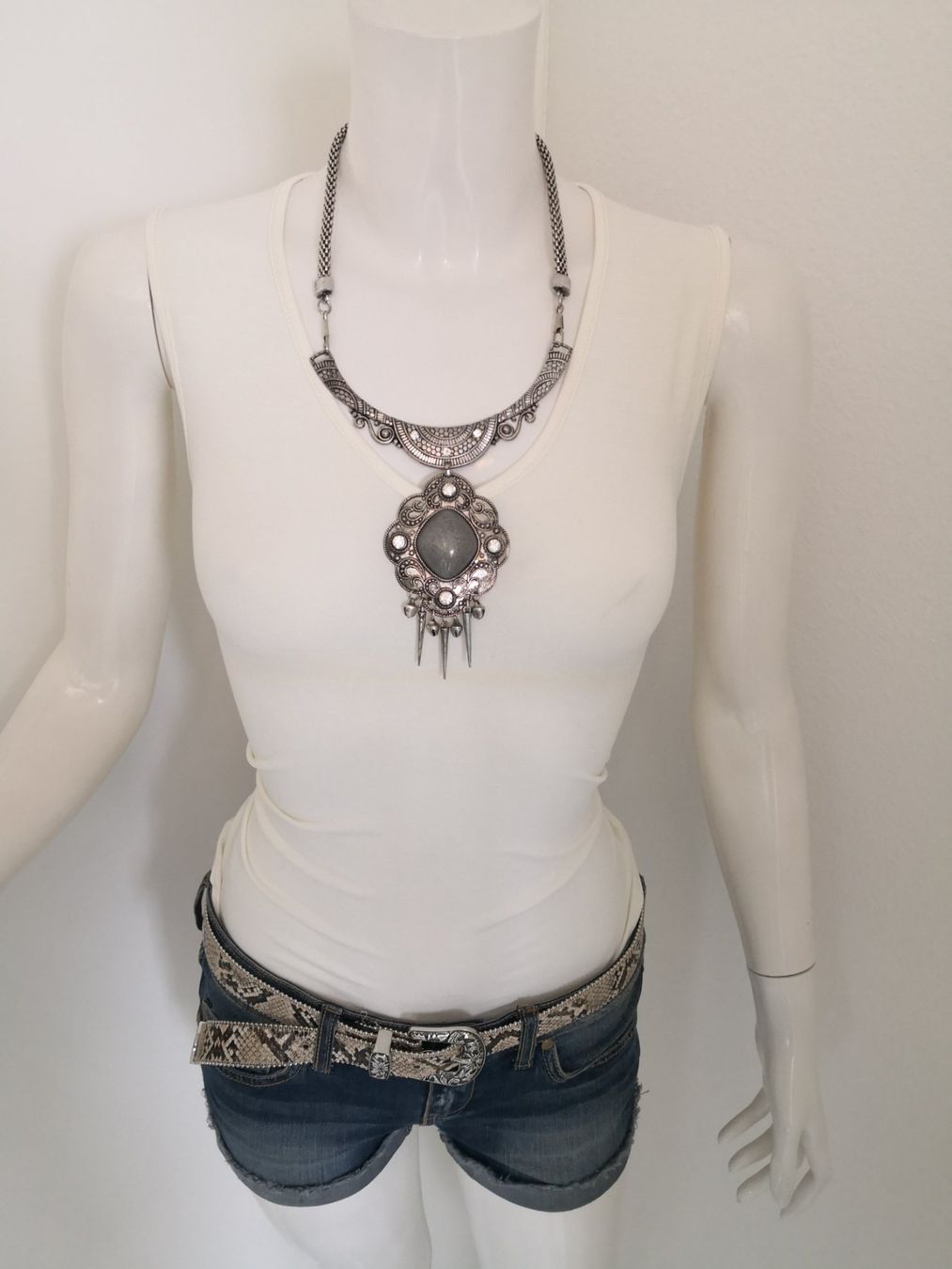 Mango Top: 🤩MANGO TOP ECRU MIT V-SCHNITT – Usato da Olten venduto da Naja-Twins-Twins 6