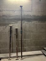 3 Deckenstützen /3 Ceiling supports (Adria)