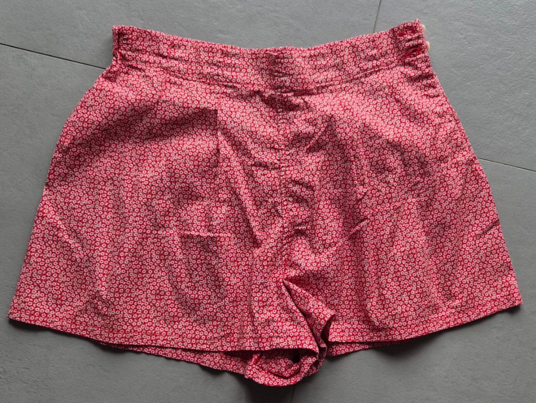 Pantaloni: Short en coton léger, taille S – Usato da vufflens la ville venduto da Veuveclicquot