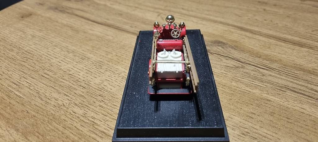 Modellini d'auto: Feuerwehr Ahrens Fox 1:64 – Usato da Landquart venduto da Predi91 1