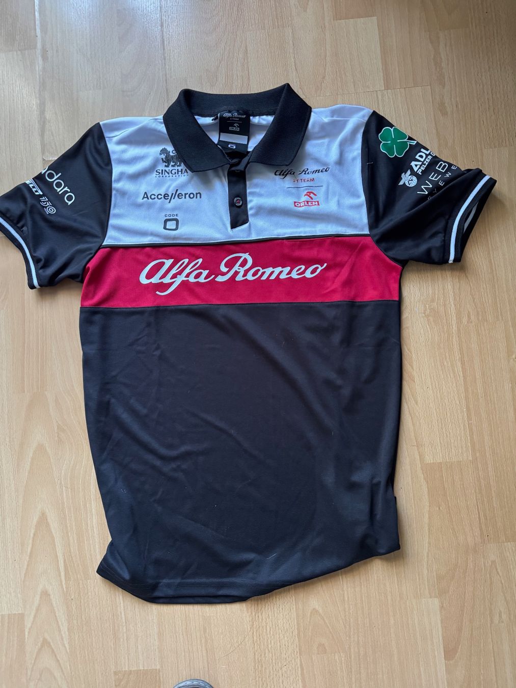 T-shirt: Shirt Sauber Alfa Romeo – Usato da Court venduto da Cedos