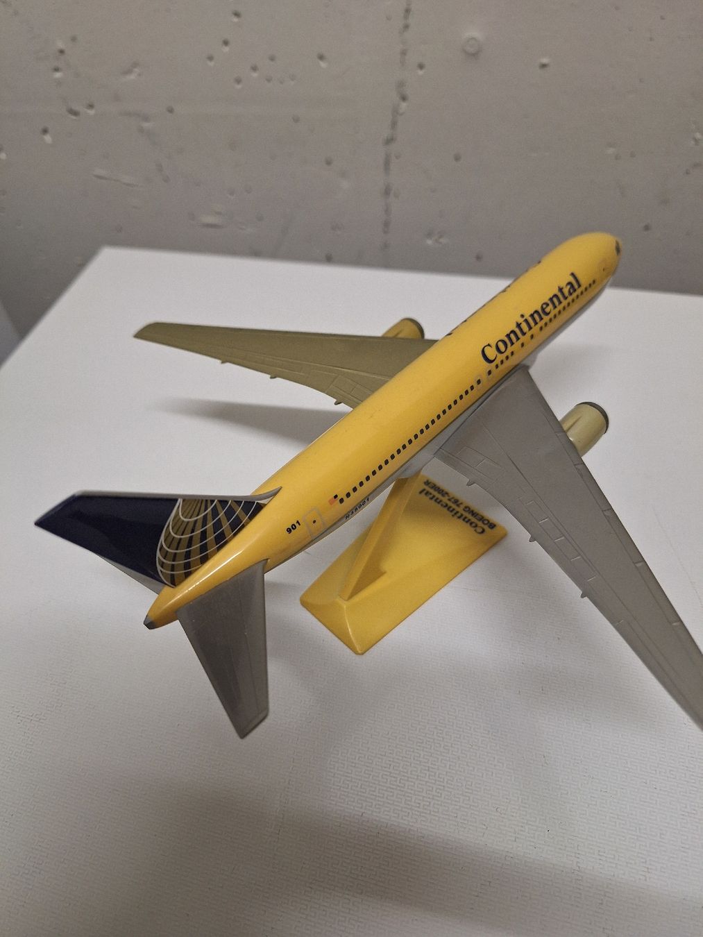 Boeing Kit di modellismo & Modellini statici: Boeing 767-200 ER Continental – Usato da Glattbrugg venduto da Rene1766 4