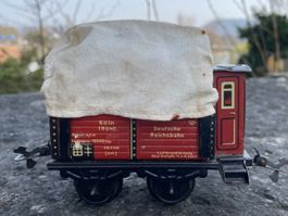 Hübscher Güterwagen von Bub in Spur 0 mit alter Plane
