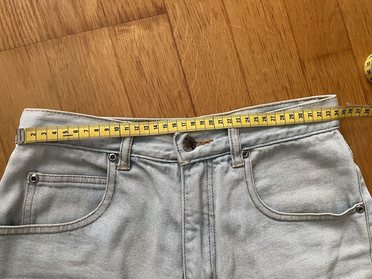 Pantaloni: Jeans Shorts Gr. 36 – Usato da Zürich venduto da silab69 2
