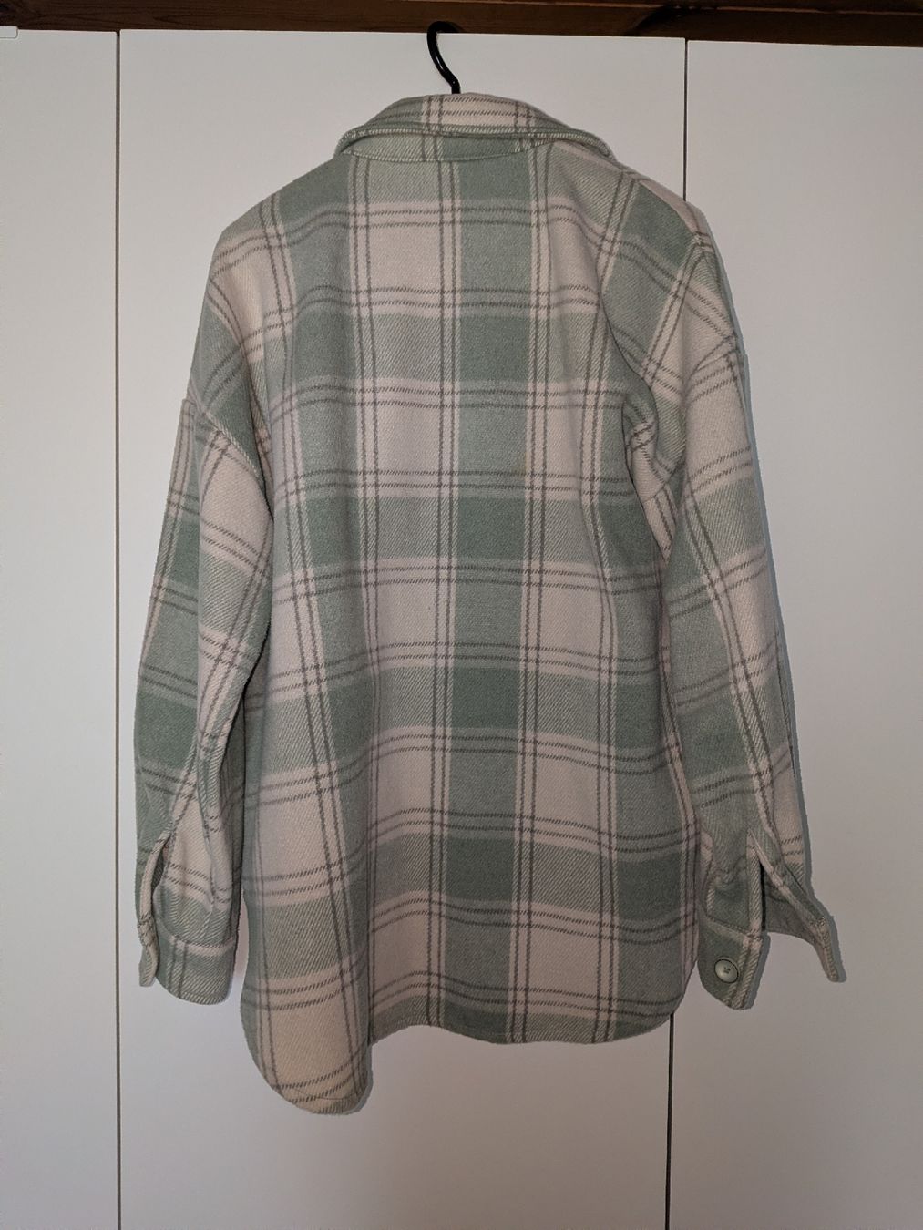 Lots de vêtements: Kleiderpaket (Pullover und Jacke) – D'occasion à Unterstammheim par J.g2001 2