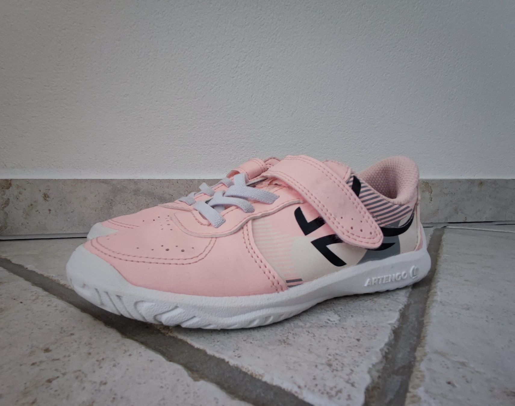 Decathlon Schuhe für Mädchen: ARTENGO SPORTSCHUH GR.31 – Gebraucht aus Chur von Rodanisa 1