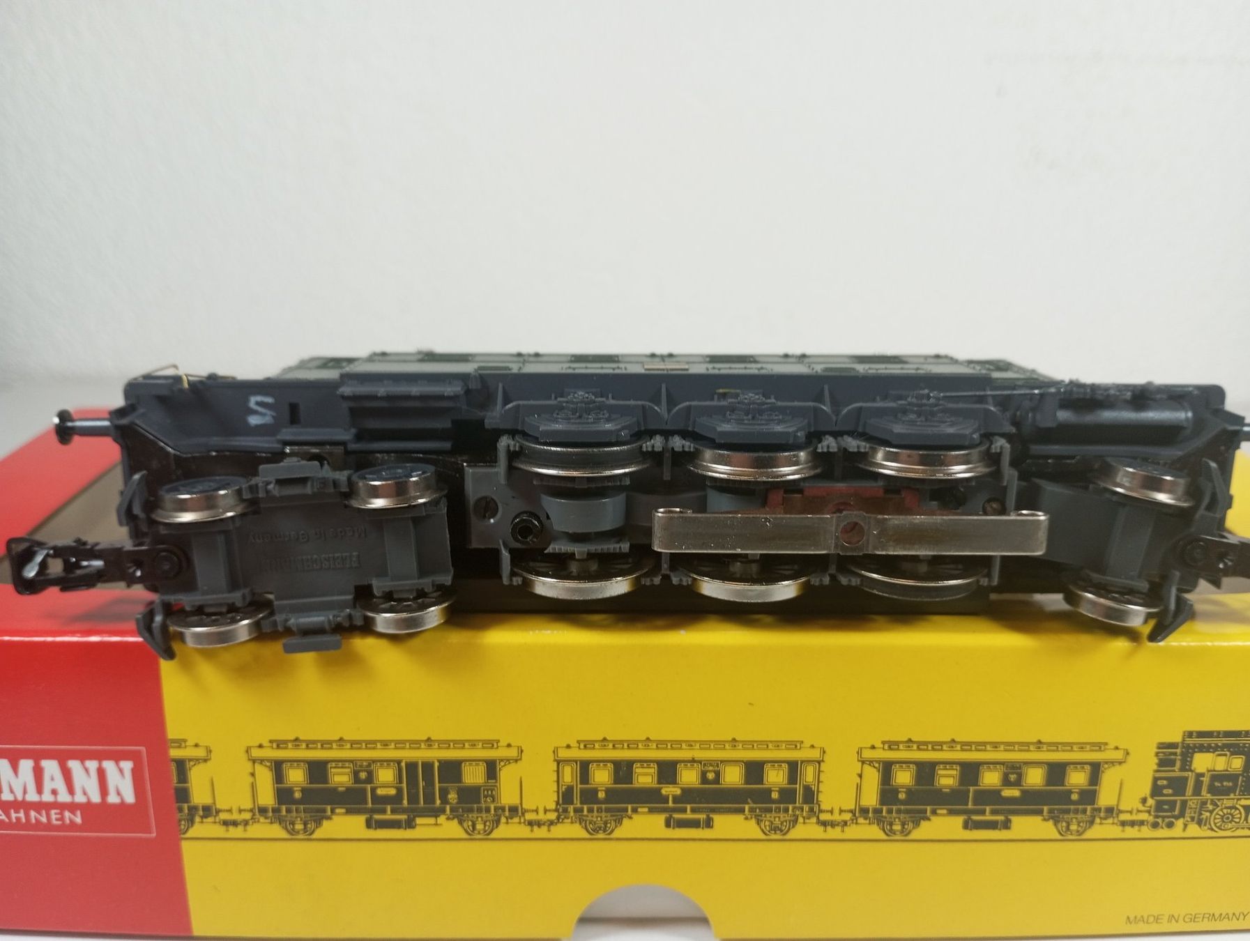Fleischmann Modellini di ferrovie: Fleischmann: 1145, Lokomotive Ae 3/6 SBB CFF – Difettoso da Fontaines NE venduto da waterfoot 6