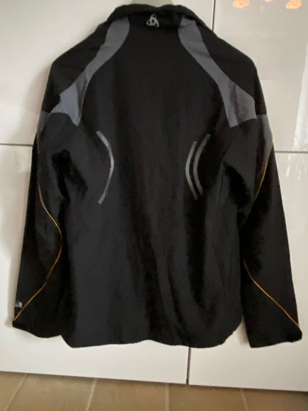 Giacche: Laufjacke schwarz – Usato da Lostorf venduto da Lime10 1