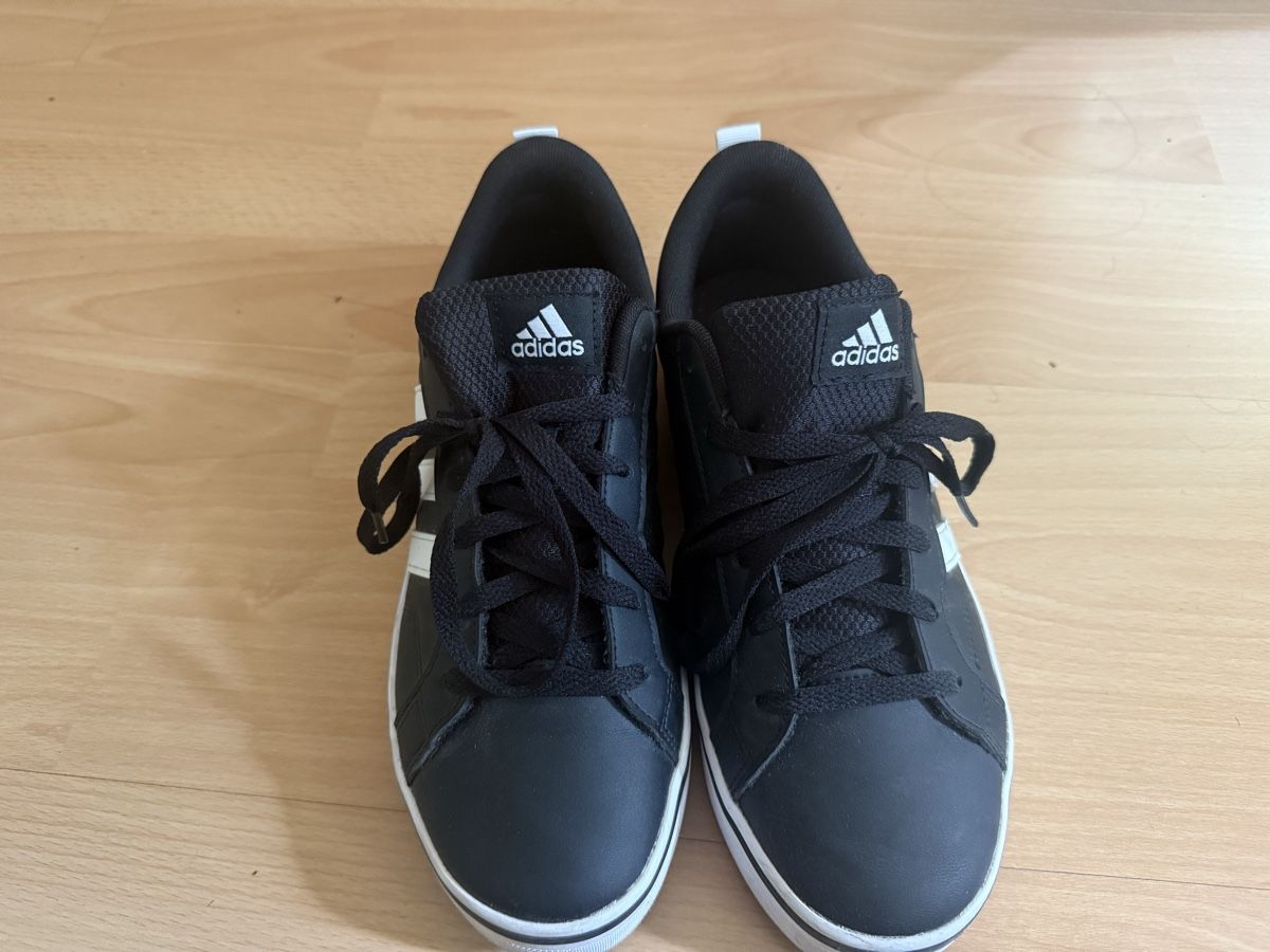 Adidas Scarpe da uomo: Adidas Sneaker schwarz Grösse 41.5 – Usato da Zürich venduto da Supron01 1
