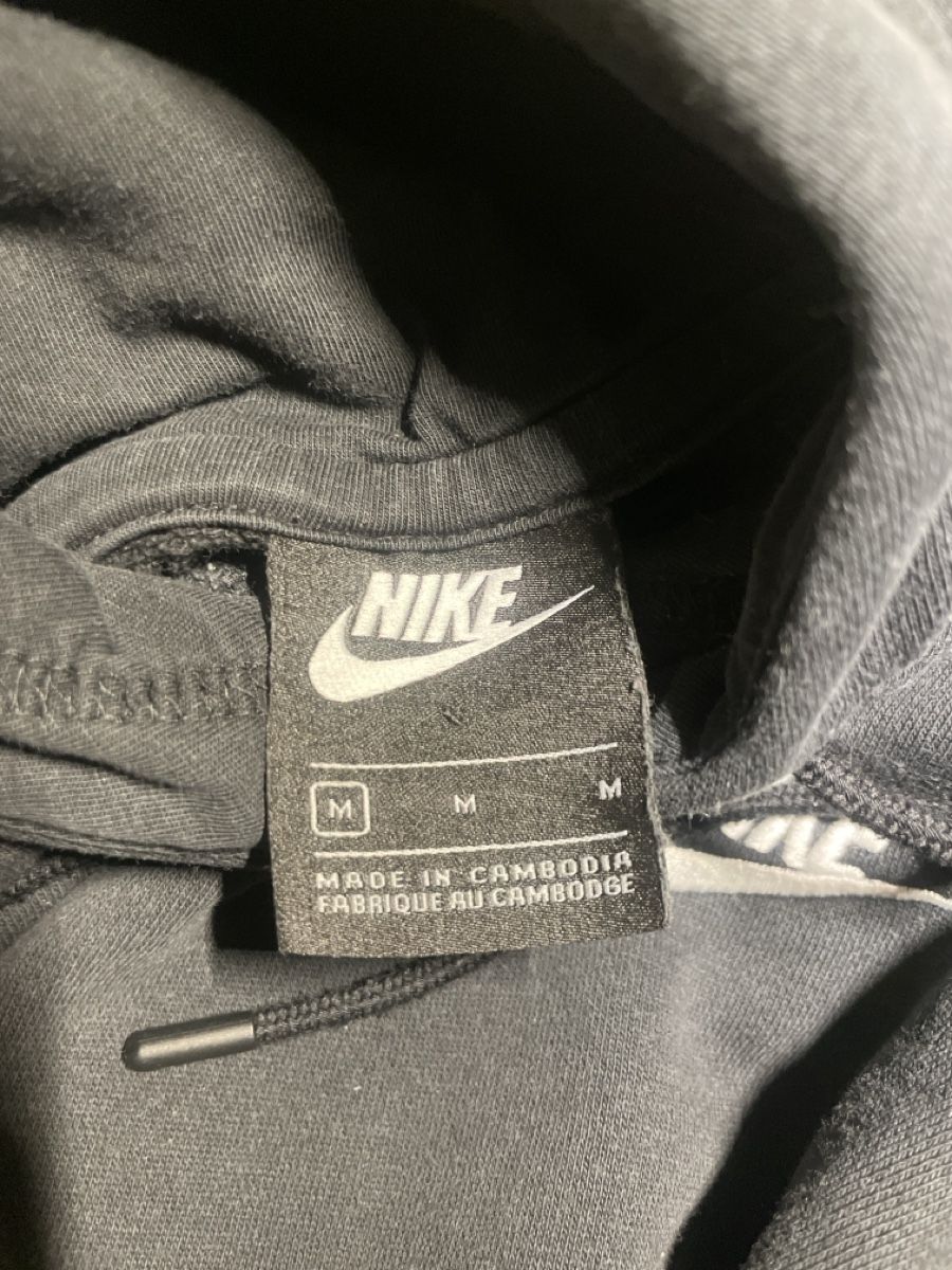 Nike Maglioni & Felpe: Schwarzer Nike Hoodie – Nuovo (secondo la descrizione) da Jona venduto da liv_kjr6 3