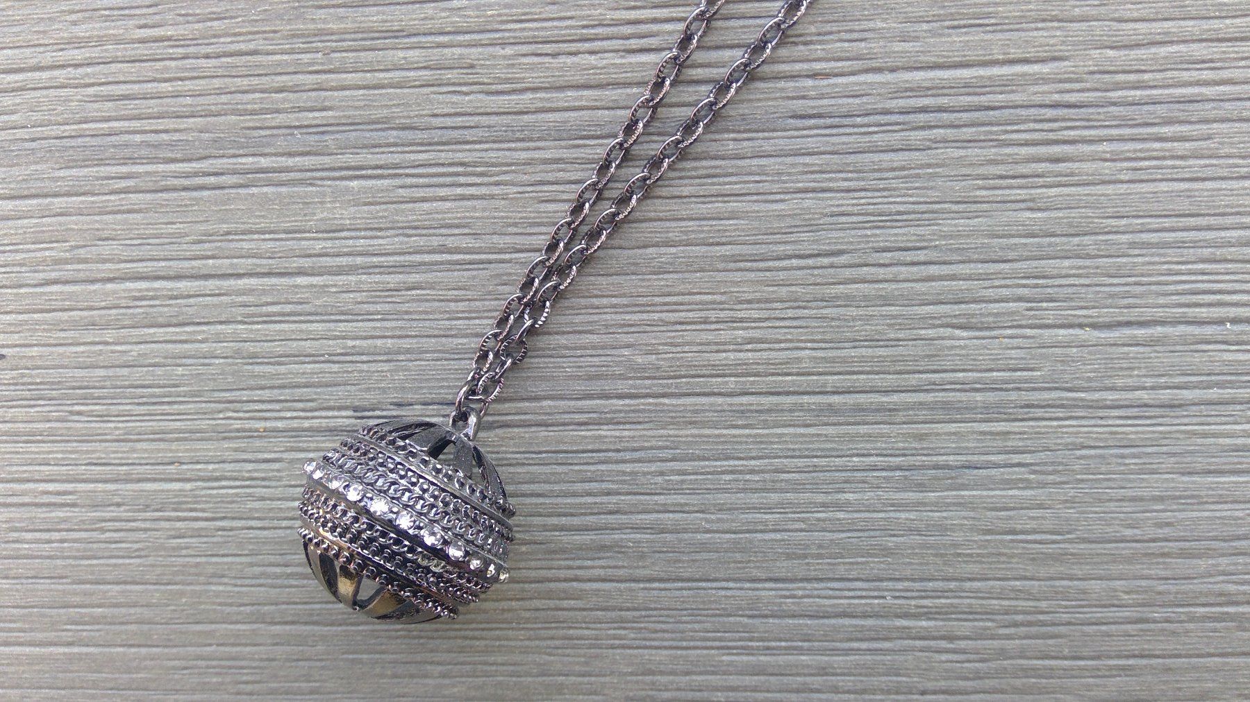Catenine: Collier avec sphère & strass, 33-36cm, NEUF – Nuovo e nell'imballaggio originale da Agiez venduto da chouchanelle