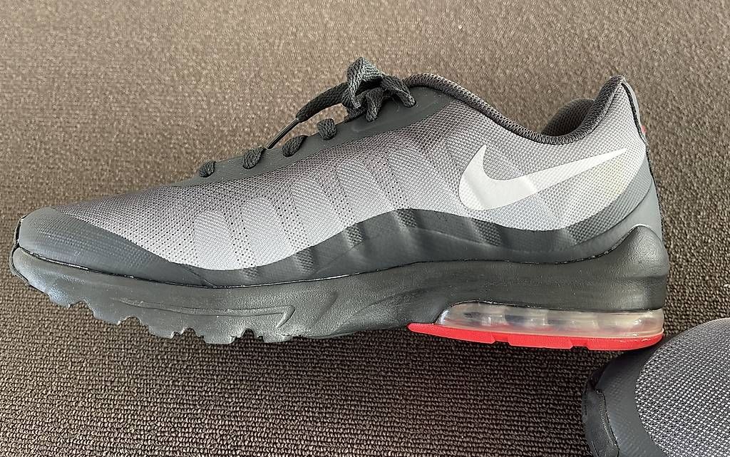 Herrenschuhe: Nike Air Max Invigor Trainers – Gebraucht aus Oberhofen TG von Home2009