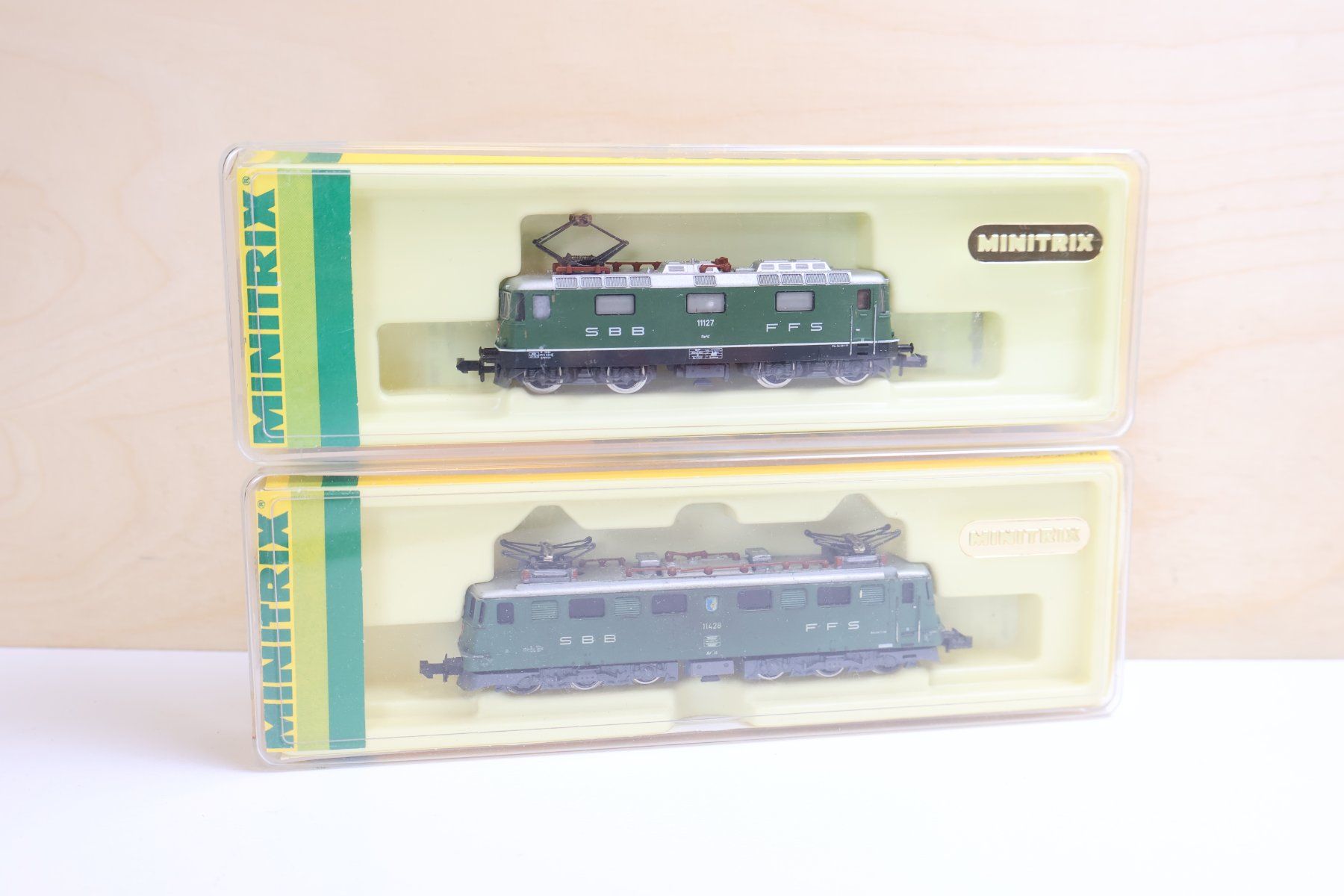 Trix Modelleisenbahnen: Minitrix 2 x SBB E-Lok Set - schöne Modelle OVP – Gebraucht aus Winterthur von Monstera 7