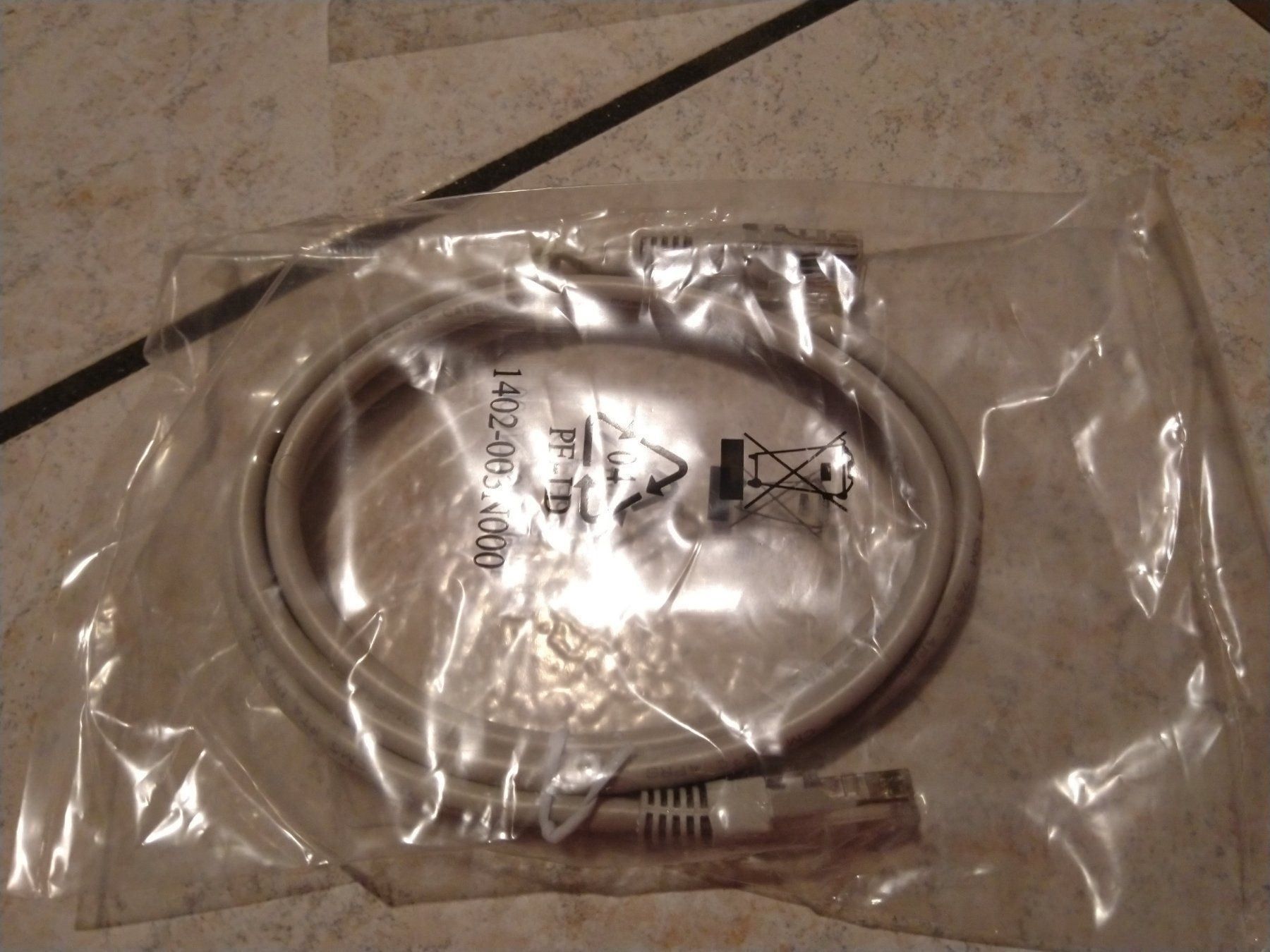 Cavi: new LAN cable Ethernet – Nuovo e nell'imballaggio originale da Porza venduto da tbch 1