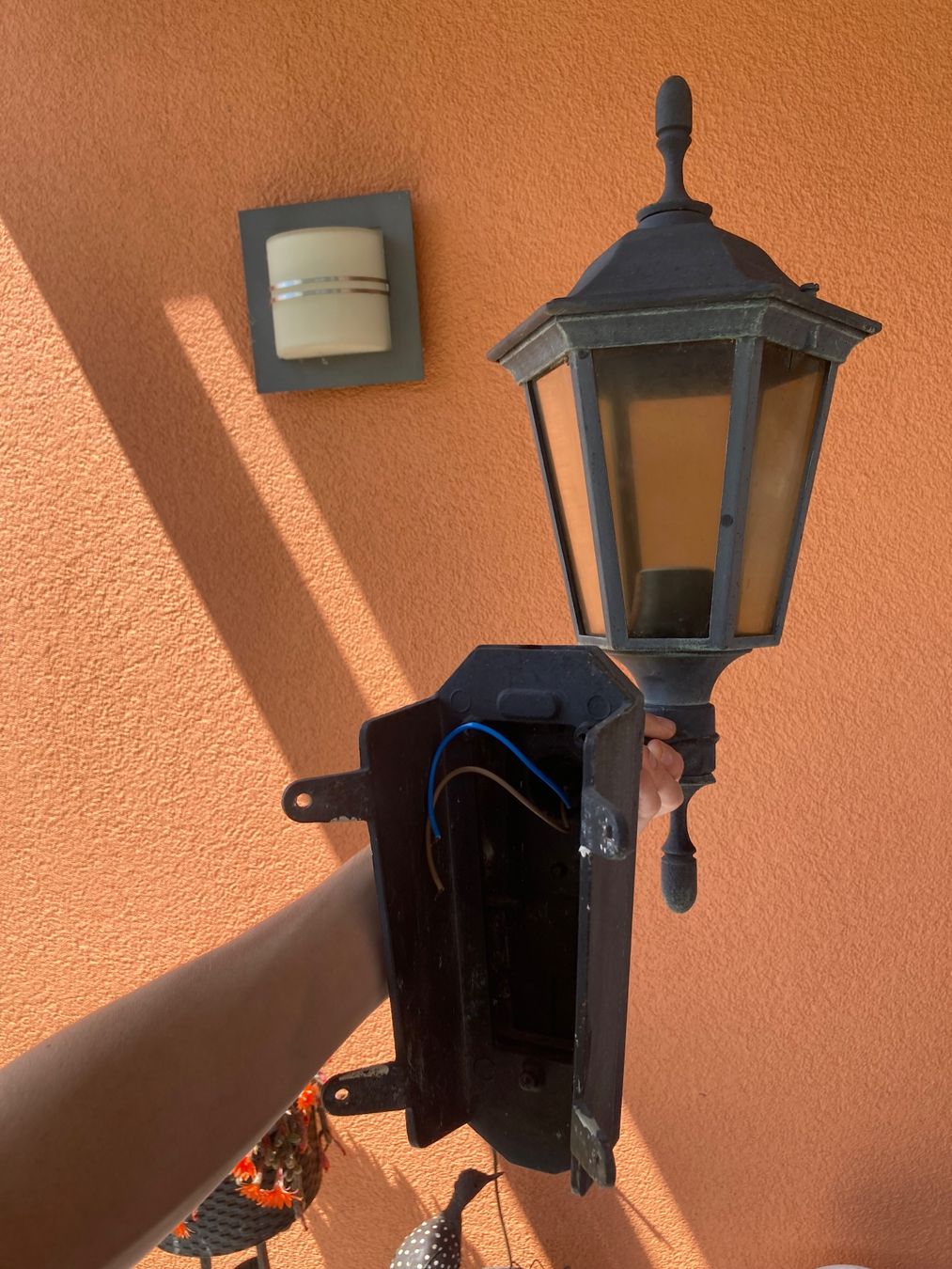 Lampade: Lanterne murale d'extérieur – Usato da La Neuveville venduto da col_55cx 1