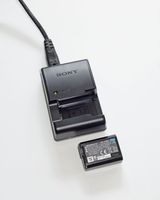 Sony BC-VW1 Ladegerät und 1 NP-FW50 Akku