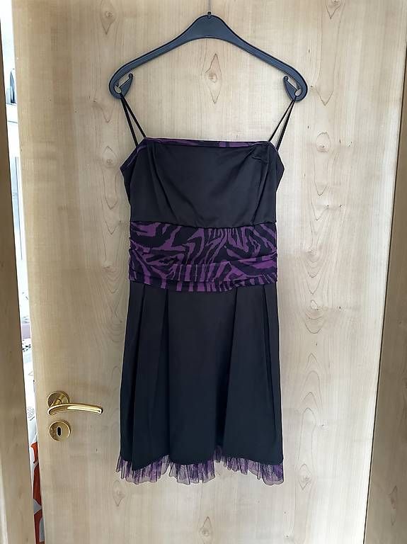 Vestiti: Cocktailkleid schwarz/violett Gr. 40 – Usato da Sarnen venduto da Sejosa15