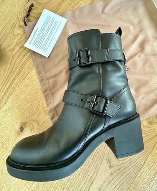 Scarpe da donna: Original GIANVITO ROSSI BOOTS - Gr. 39,5 - schwarz – Usato da Vaduz venduto da HAF2010 2