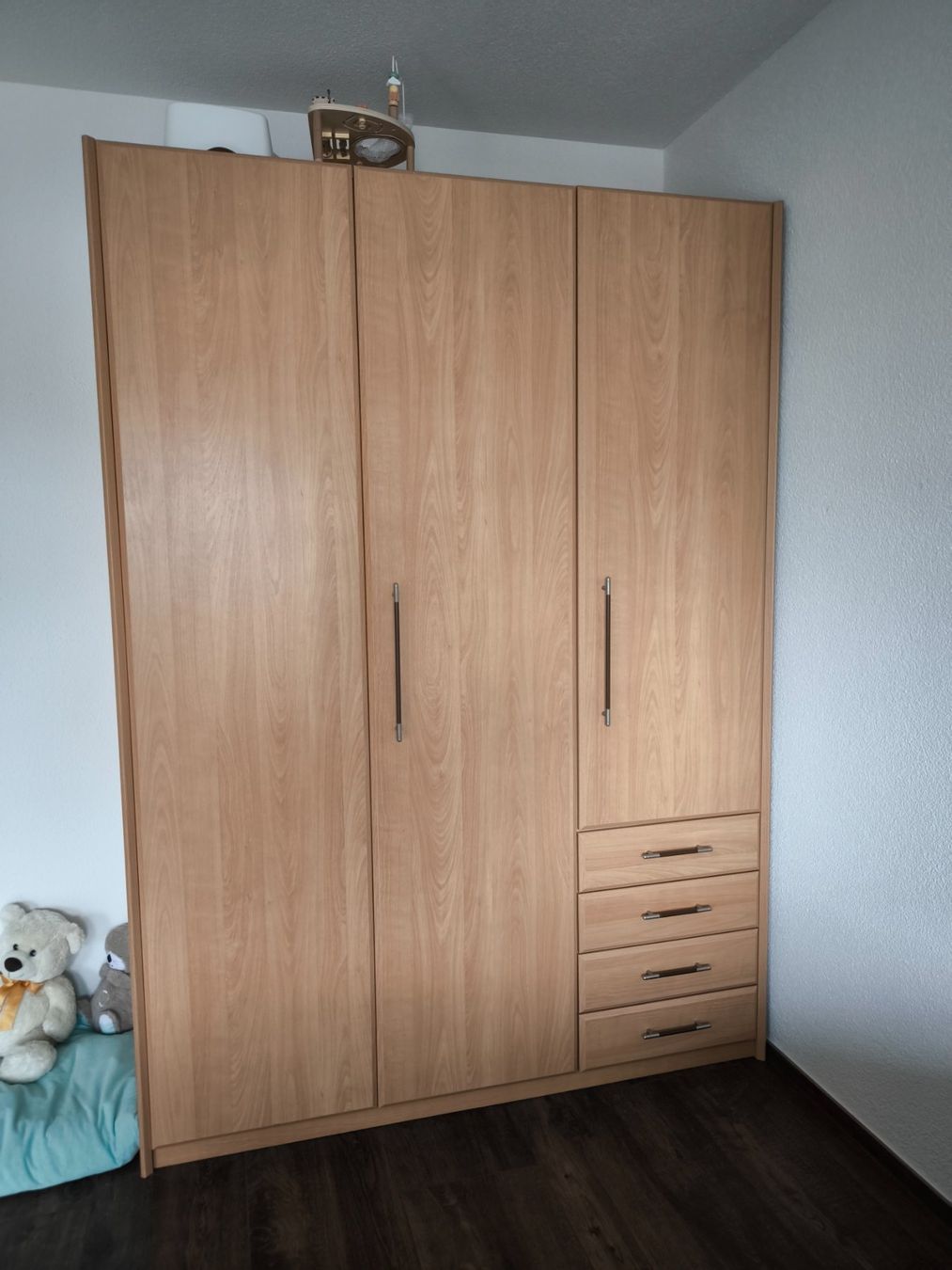 Schränke: Kleiderschrank Holzoptik – Gebraucht aus Fahrwangen von lea_bgp9
