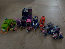 Lot Paw Patrol, véhicules et figurines.