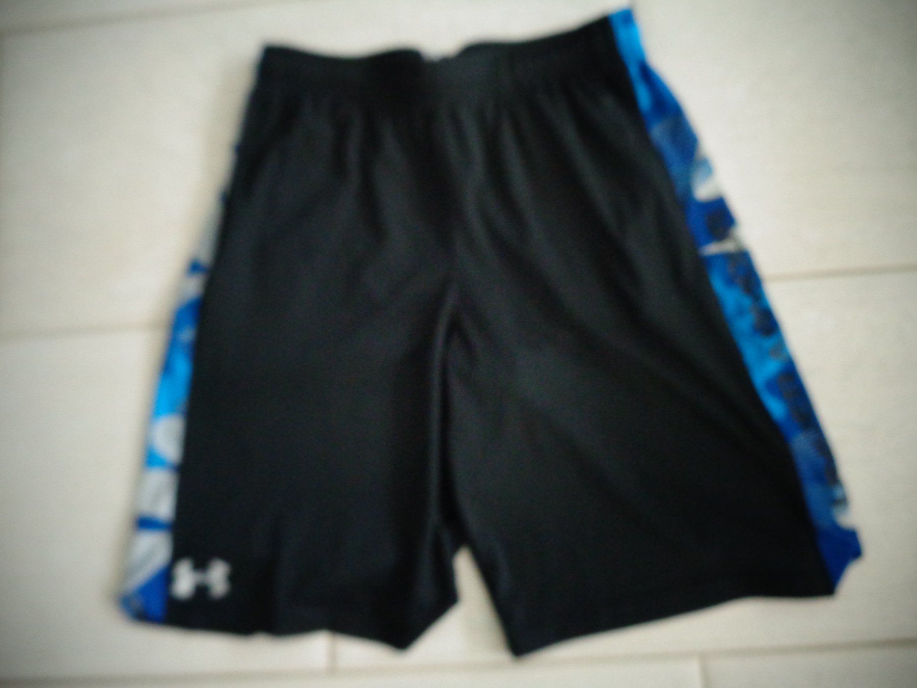 Under Armour Pantaloni: UNDER ARMOUR  SPORT HOSE GR.158 – Usato da Rotkreuz venduto da Samballi