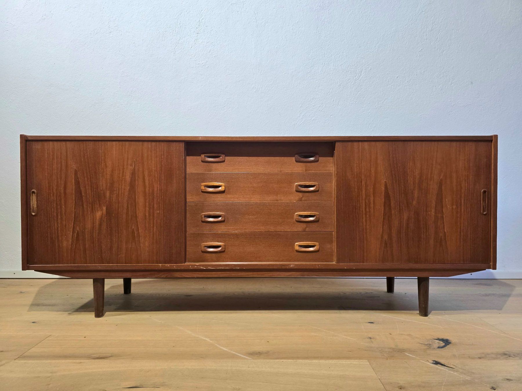 Cassettiere: Mid Century Teak Sideboard – Usato da Glarus venduto da Toni-Glarus