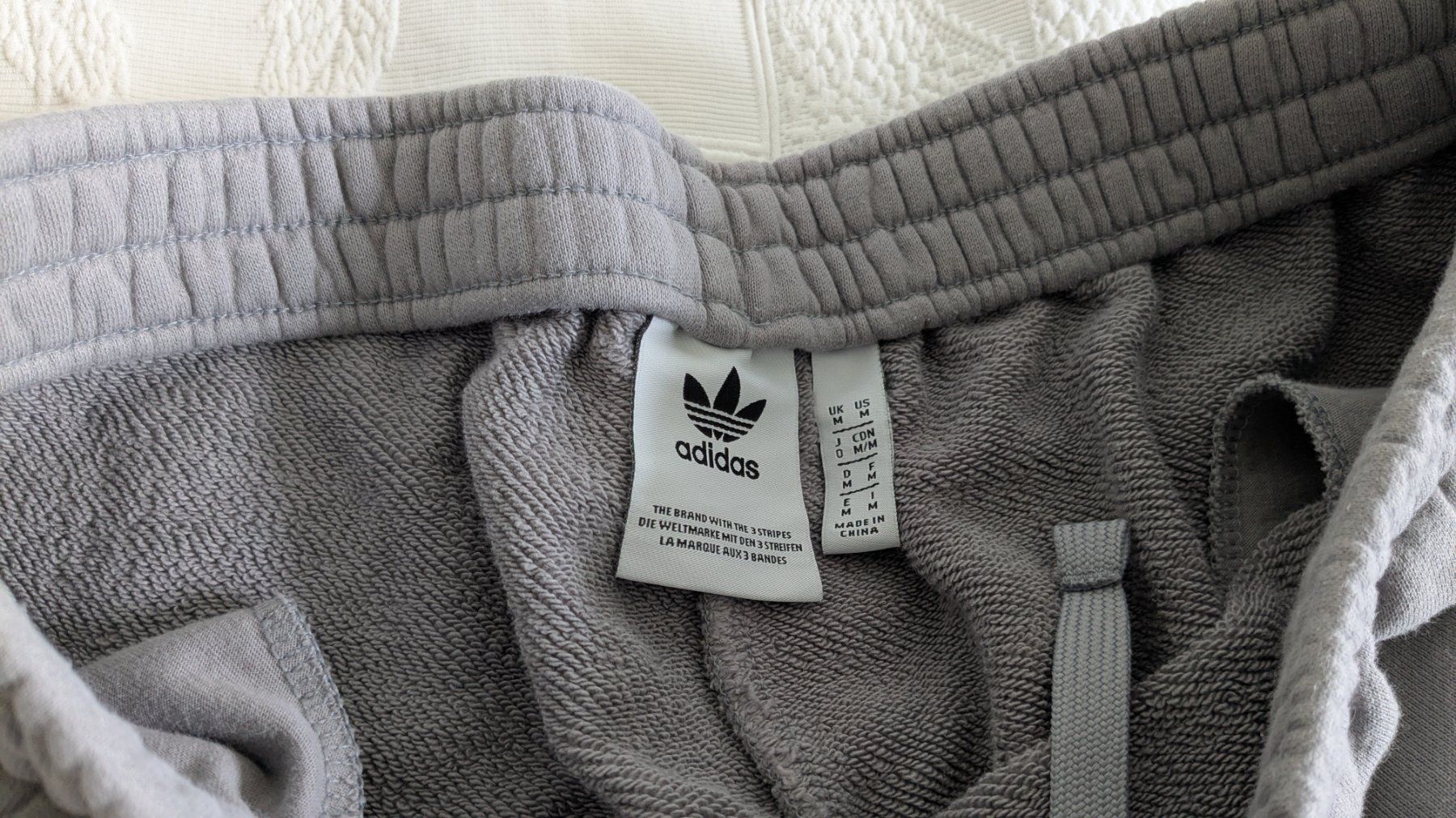 Adidas Pantalons: Shorts von Adidas Grösse M – D'occasion à Adliswil par bibuubib 2