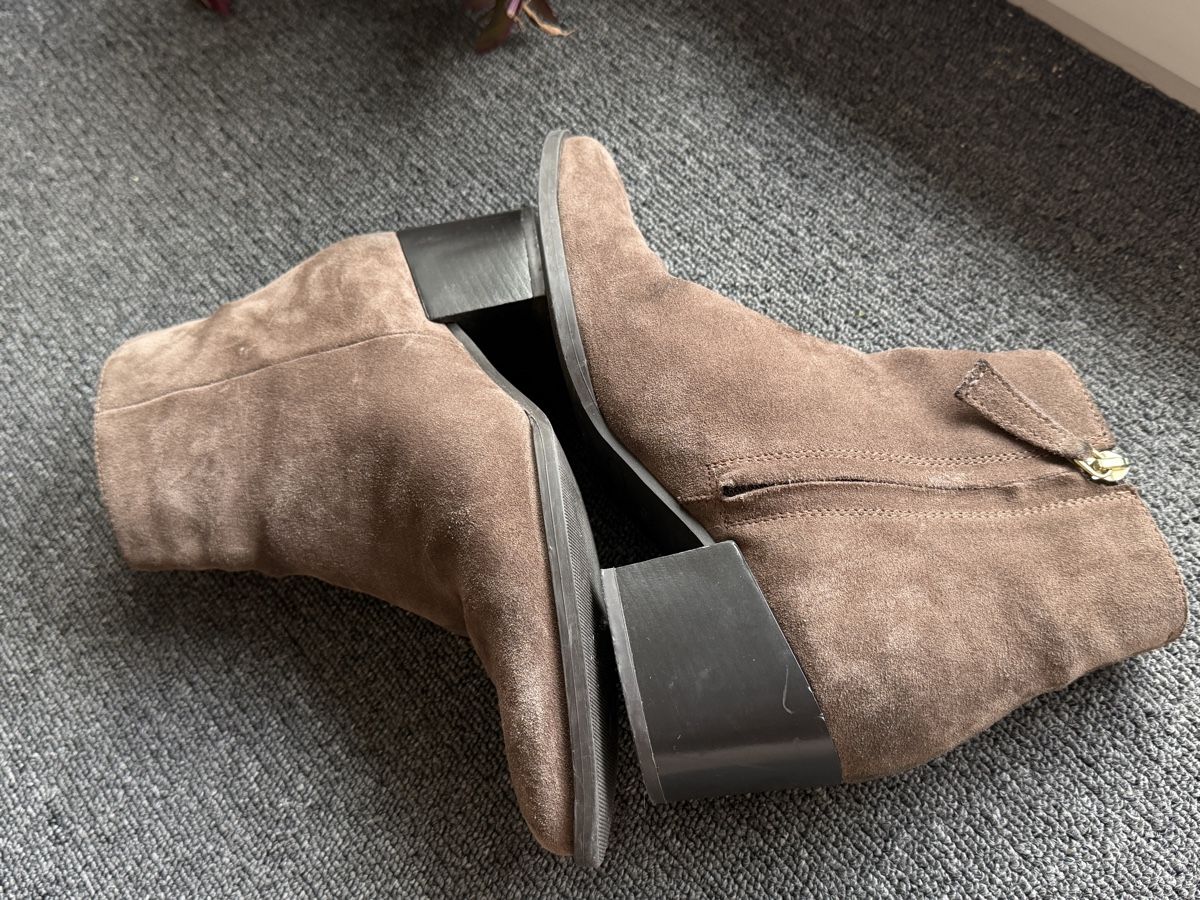 Damenschuhe: Bottines en daim marron taille 38  – Gebraucht aus Bulle von LeMoleson 3