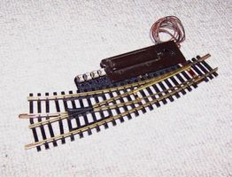 Fleischmann HO 1723AR: Bogenweiche rechts, elektr. P. 2,7 mm