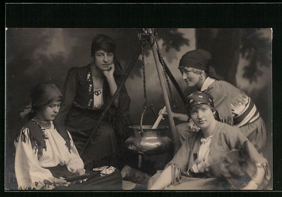 Cartoline postali: Foto-AK Schweizerinnen in Trachten beim  – Usato da Berlin venduto da bartko-reher