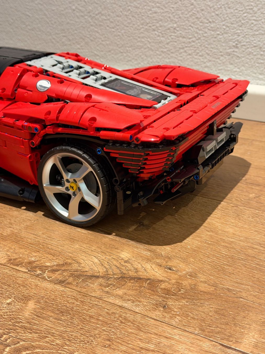 Lego Kit di costruzioni: Lego Technic Ferrari Daytona SP3 – Nuovo (secondo la descrizione) da Hellbühl venduto da Remunchi 6
