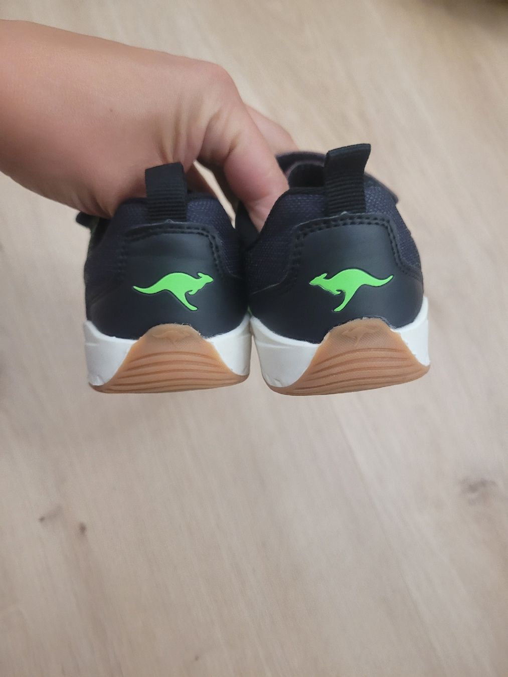 Schuhe für Jungen: Hallenschuhe Gr. 27 Kangaroos – Gebraucht aus Lupsingen von sta_wgg5 5