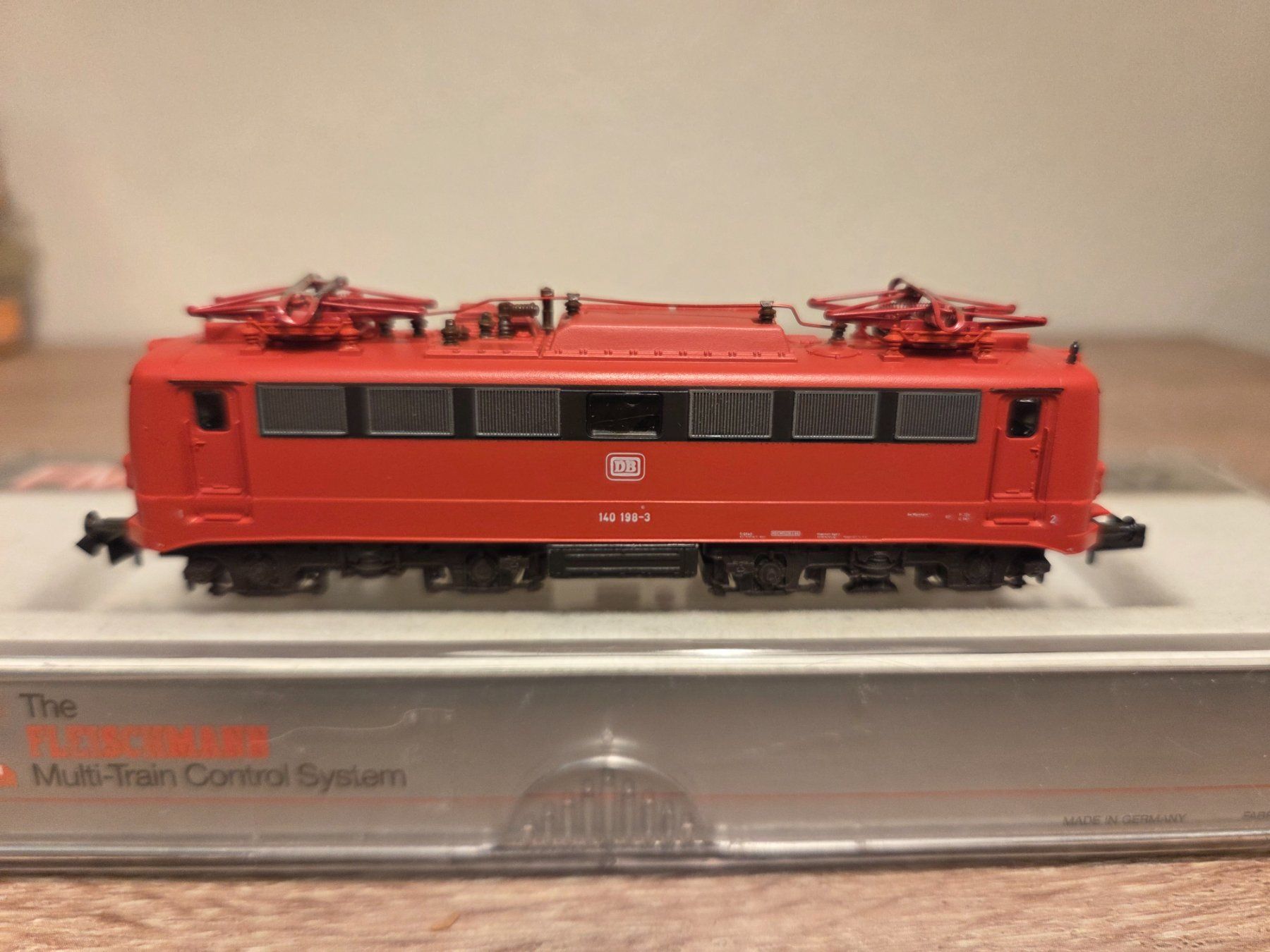 Fleischmann Modellini di ferrovie: Fleischmann N FMZ 67332 E-Lok BR 140 DB Digital – Usato da St-Aubin-Sauges venduto da Lo_Go