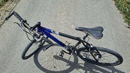 VTT bleu et noir cadre alu taille M