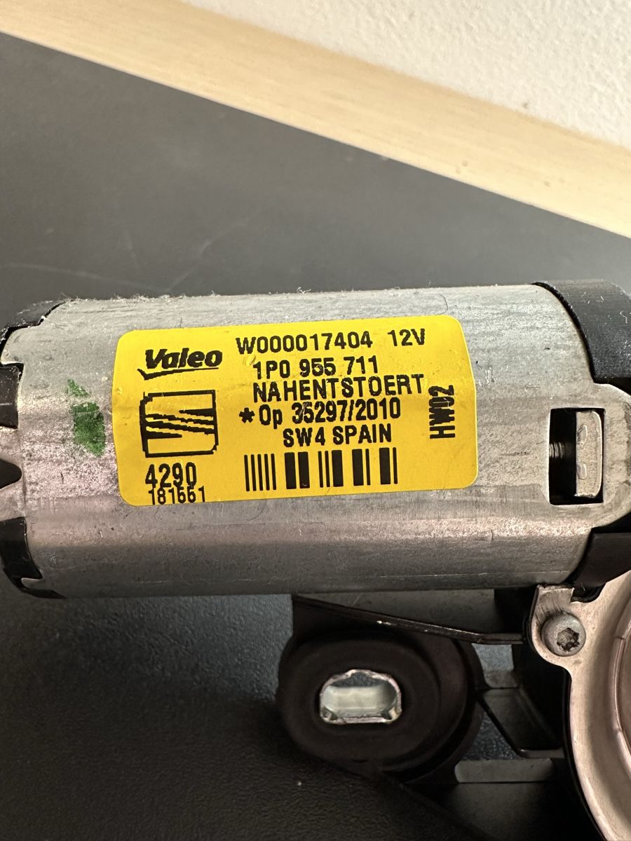Seat Tutti pezzi di ricambio auto: Heckscheibenmotor Seat – Usato da Langenthal venduto da Portugues. 2