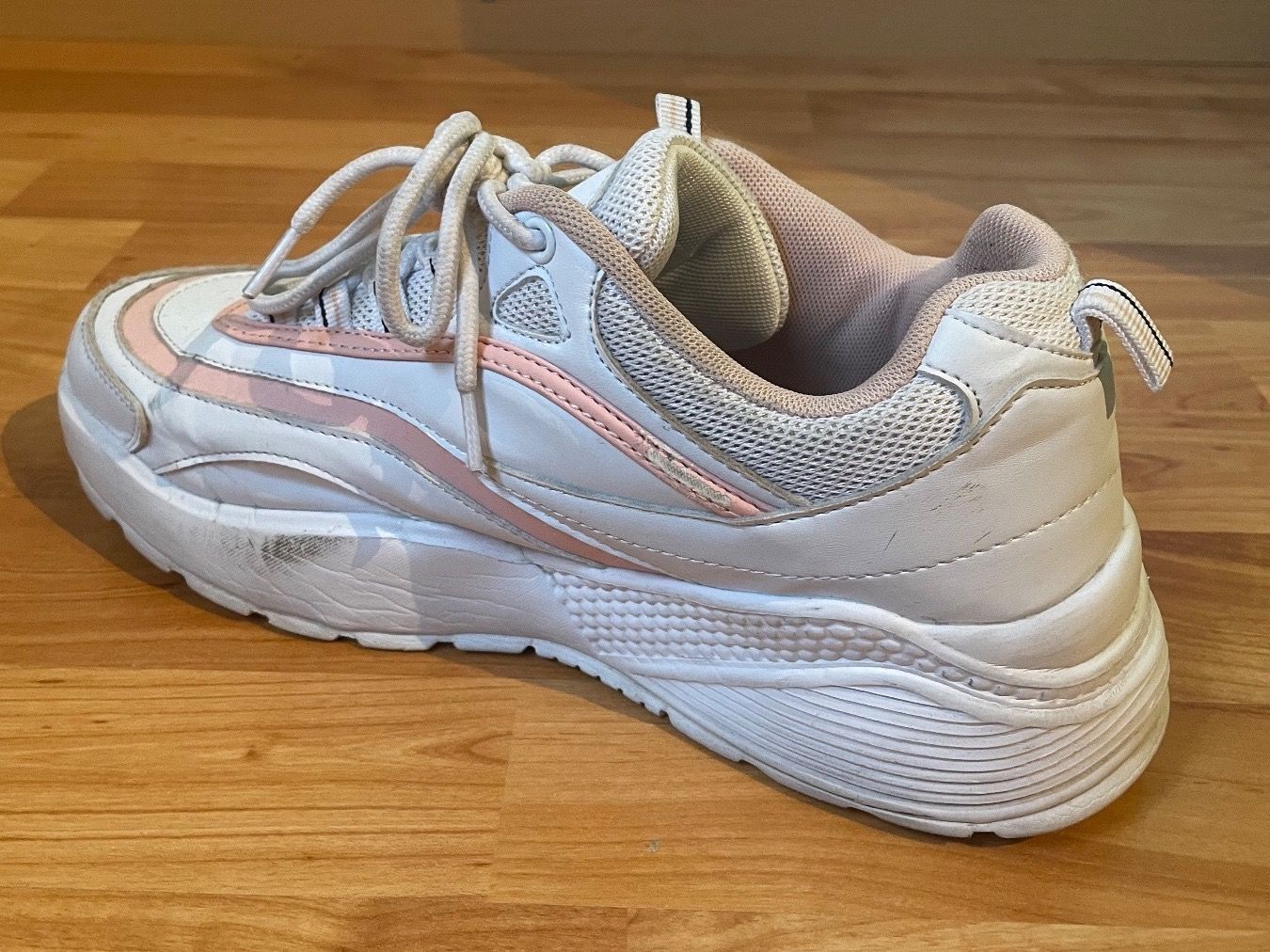 Scarpe da donna: Baskets blanches et roses style chunky – Usato da Le Locle venduto da marie_b28 3