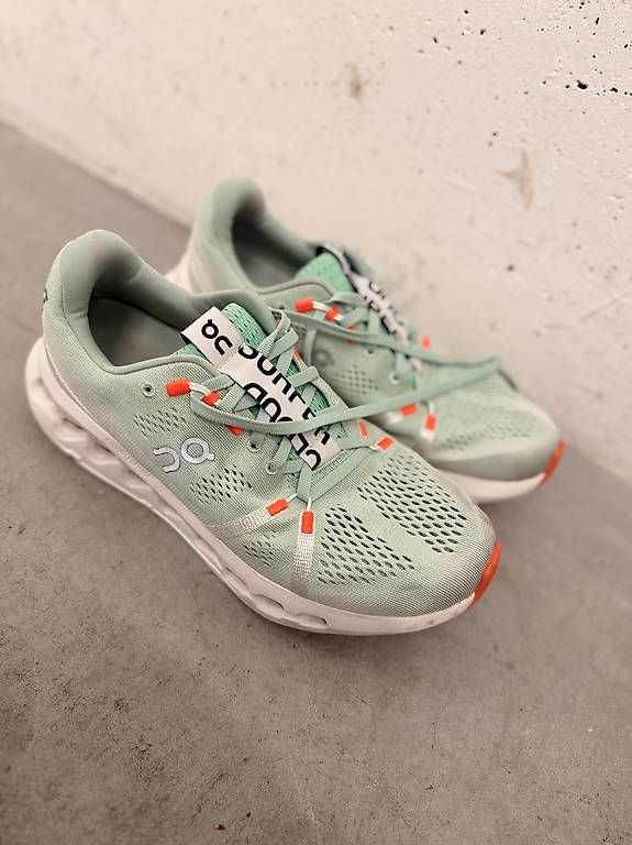 On Scarpe da donna: On Cloud Schuhe Damen 40 Grösse – Usato da Wetzikon ZH venduto da Em_Sa