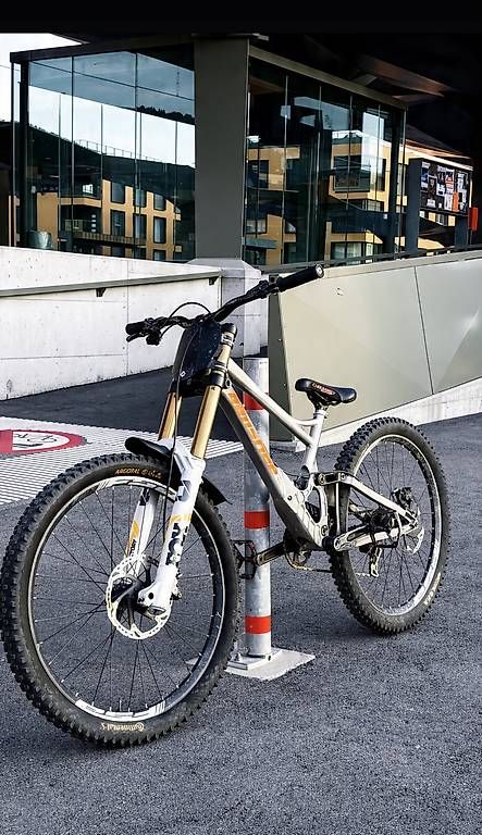 Biciclette:  Banshee legend 2022  – Usato da La tour de peilz venduto da Loyss
