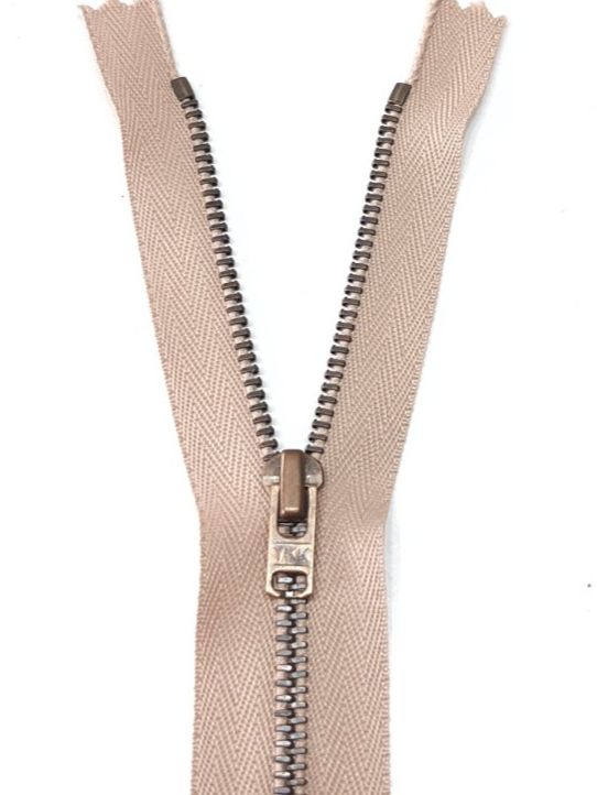 Tissus: Reißverschluss 18 cm -  Fermeture éclair 18 cm – Neuf (Voir description) à Savagnier par Marderuth