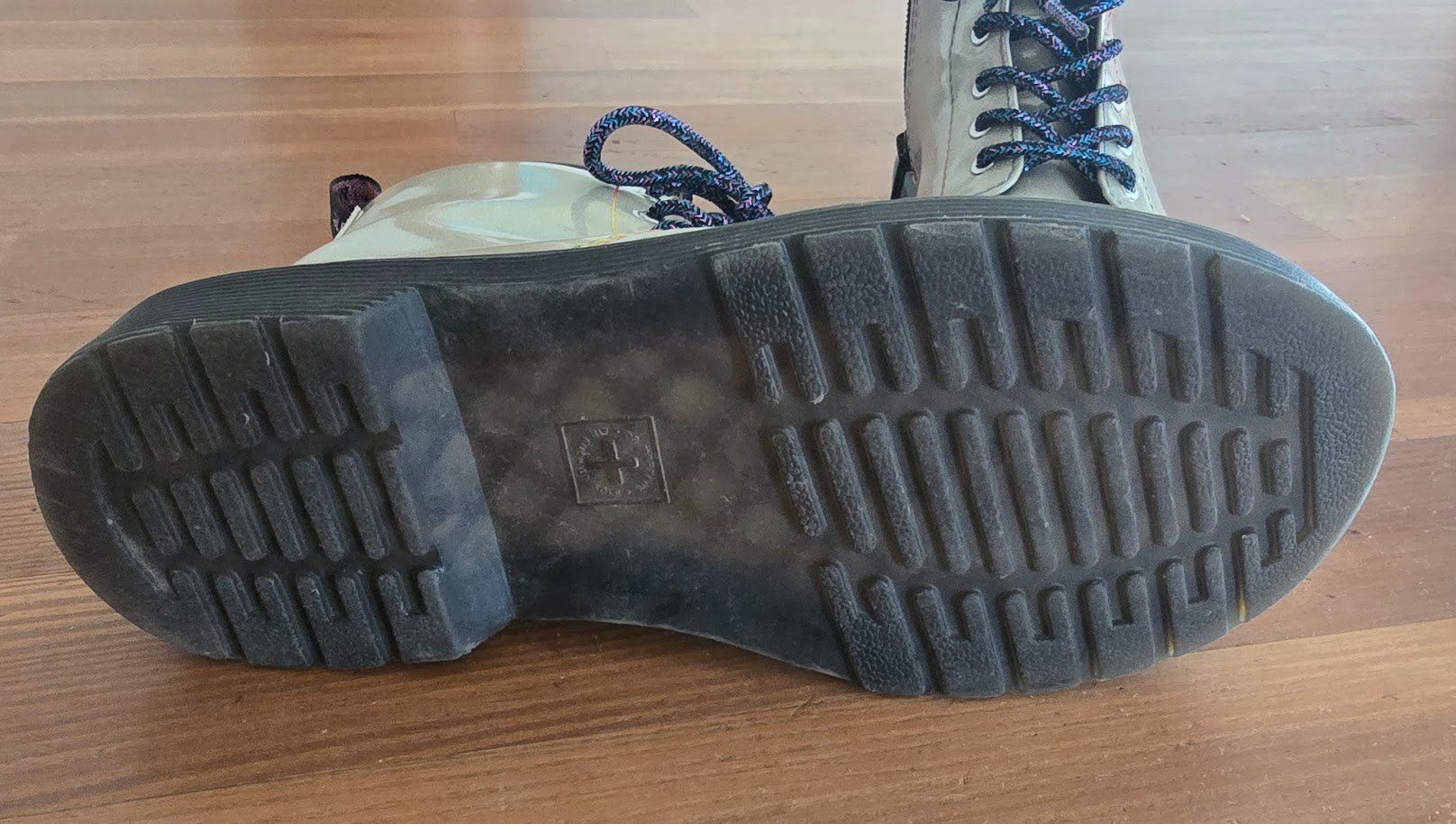 Dr. Martens Scarpe per ragazze: Dr. Martens Stiefel silber - Grösse 34 – Usato da Meggen venduto da Scollection 2