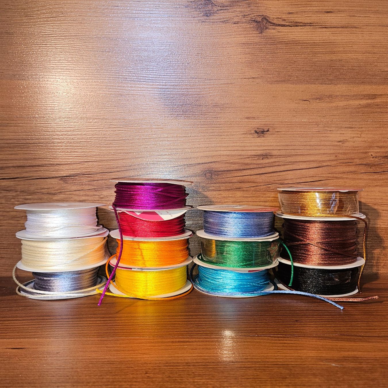 Nastri decorativi: 13 Rollen Satinkordel 2mm – Nuovo (secondo la descrizione) da Reichenbach i. K. venduto da ANiZu83
