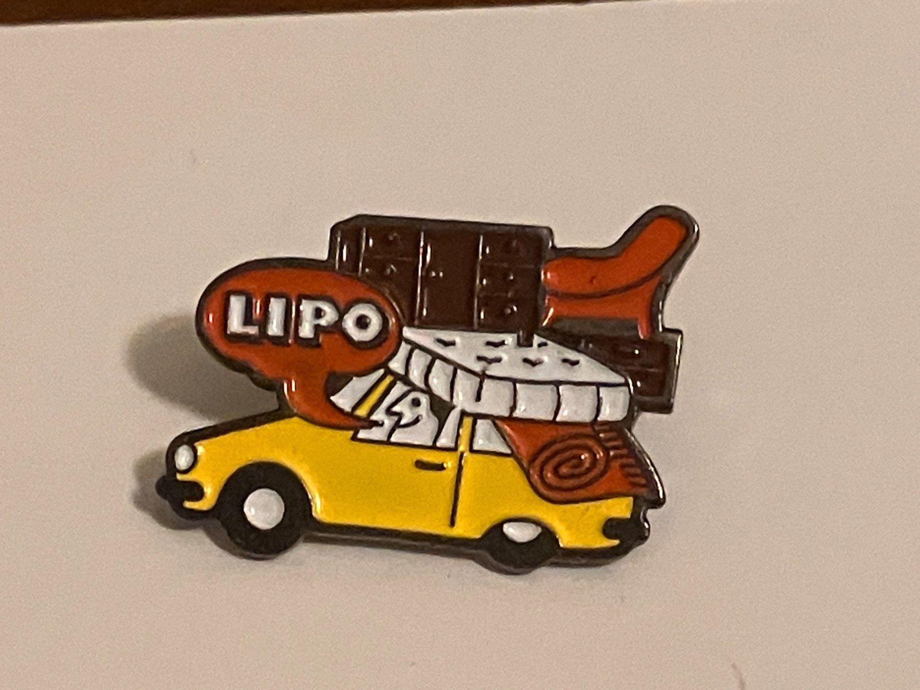 Plaketten & Abzeichen: 1 Pin Lipo Möbel – Gebraucht aus Basel von djwwpp