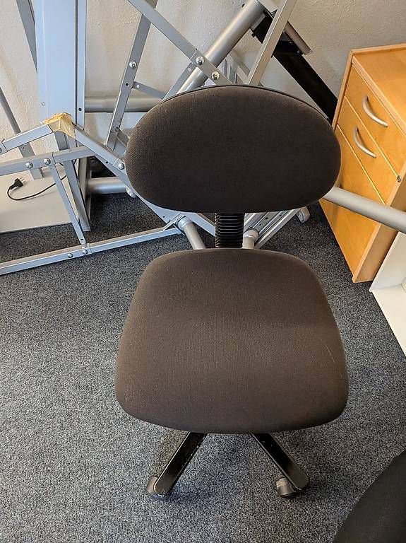 Chaises: Bürostuhl auf Rollen – D'occasion à Zürich par Hungi04