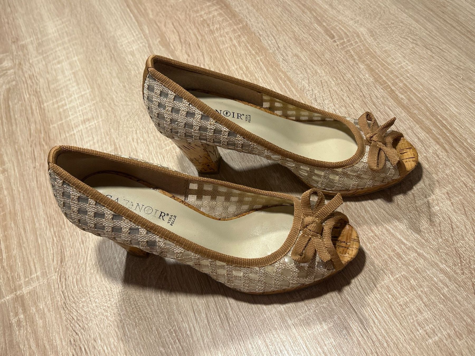 Damenschuhe: Pumps beige  von CafèNoir  Gr. 38 – Gebraucht aus Brunnen von Nala2929