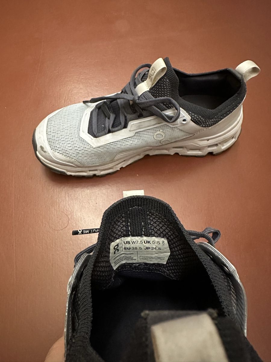 On Chaussures femmes: On Cloud Schuhe 38.5 – D'occasion à Zürich par Sehrgernmerci 2
